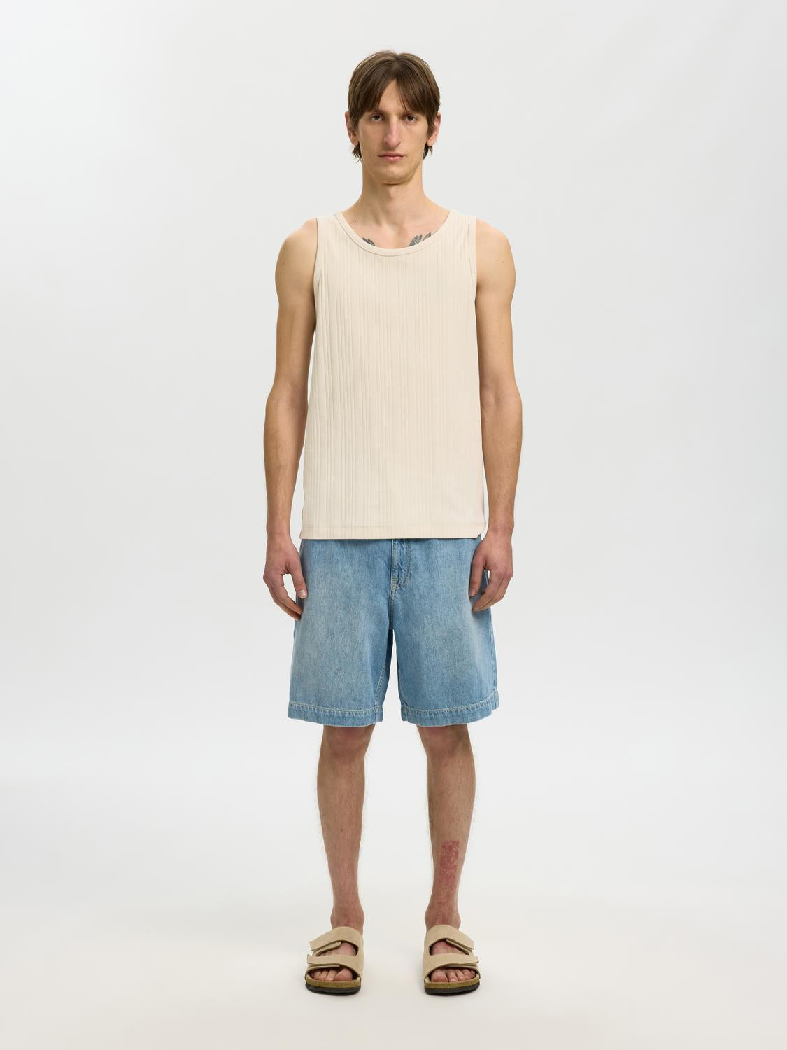 model_shot-front_full